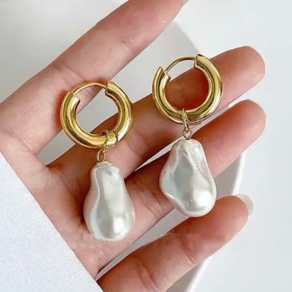 ✨Anthropologie Alta Gold Pearl Drop Earrings - Picture 5 of 6